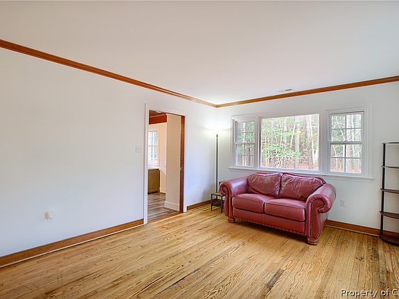 5th image of 121 Blue Water Dr