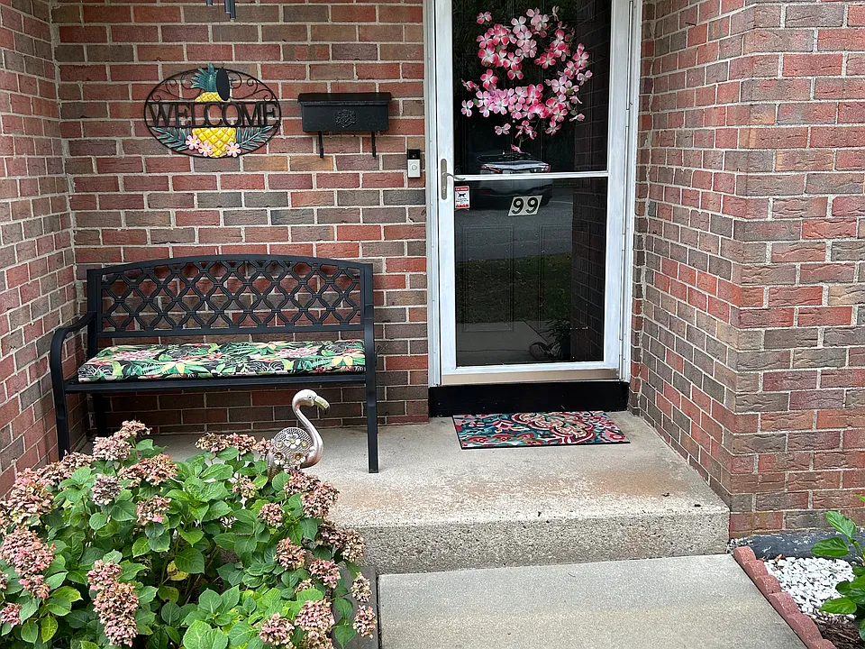 99 Sharon Ln