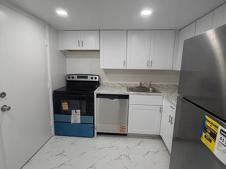 Island Apartments — Photo 2