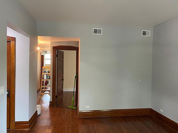 Living room and door to bedroom 1