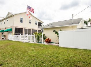 5296 Ray Dr, Weeki Wachee, FL 34607