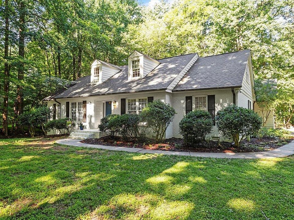 2nd image of 701 Bennington Dr