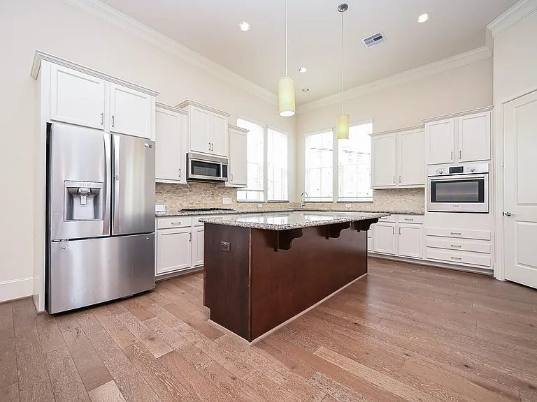 9546 London Bridge Sta — Photo 15