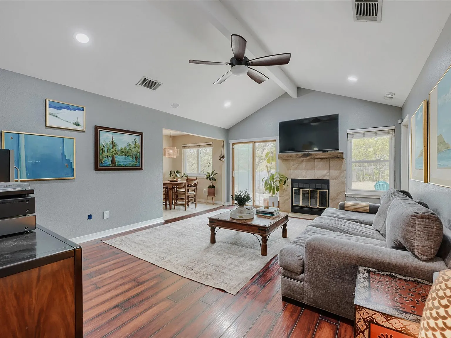3 bed, 2.0 bath, 1213 sqft, $2,100 — Photo 4