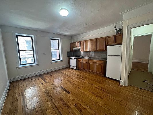 2nd image of 21 Seaman Ave #J