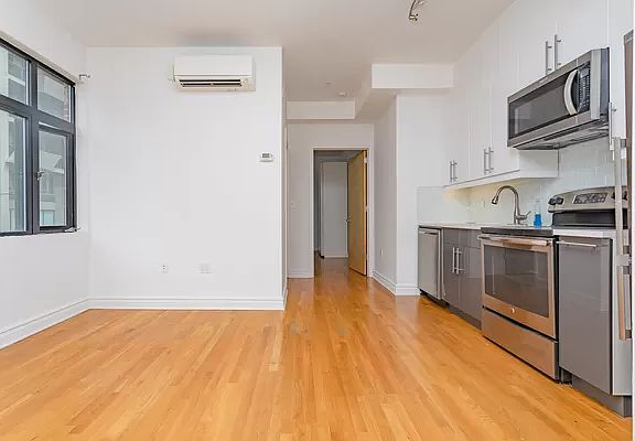 3rd image of 2620 Jackson Ave APT 2B