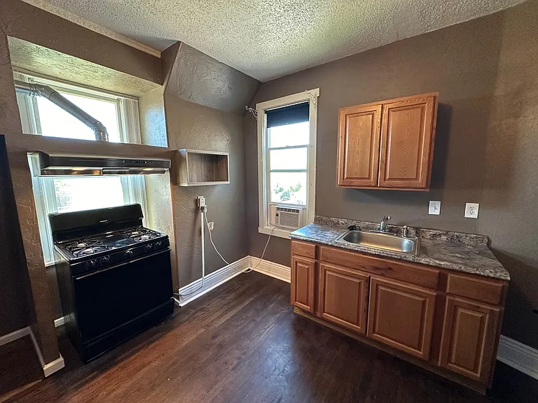 605 W 5th Ave #203 — Photo 2