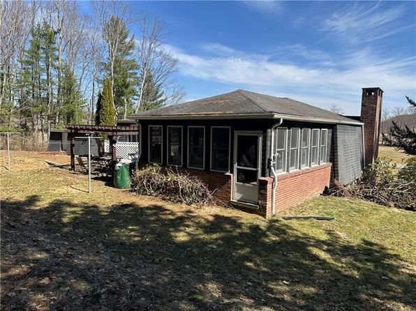 219 Meadow Dr, Johnstown, PA 15905