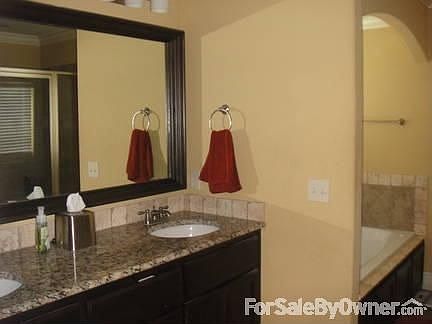 4th image of 3901 Summerbrook St