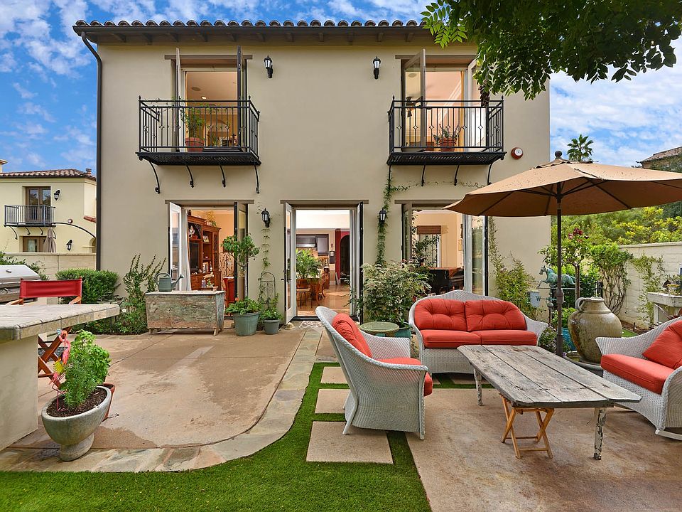 Exterior/Back Patio