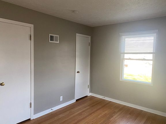 4th image of 876 S 44th St