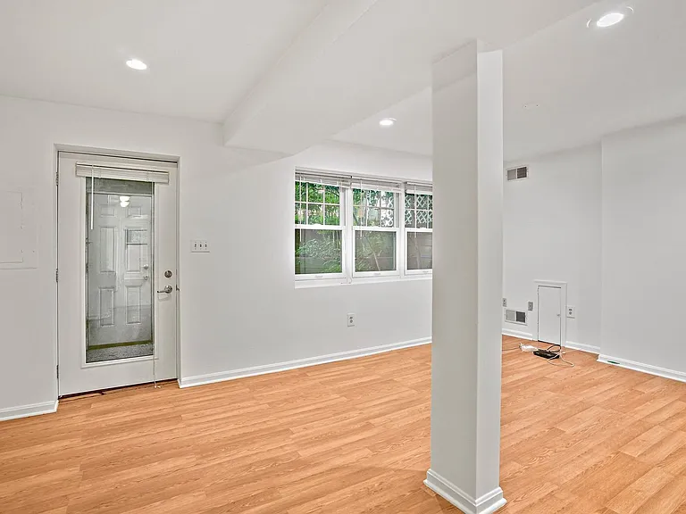 2641 Woodley Pl NW — Photo 4