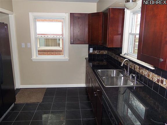4th image of 9214 Beech Ave