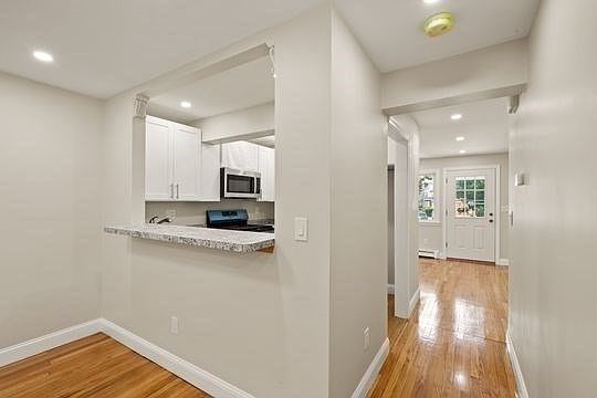 4th image of 108 Ellington St Unit 108