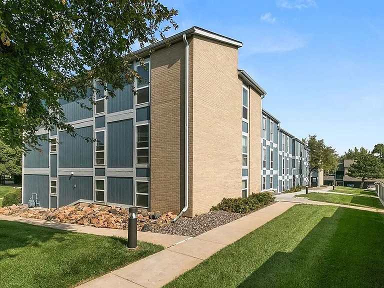 7307 S Xenia Cir #E — Photo 4