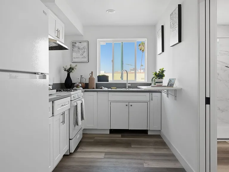 2837 San Marino St #103 — Photo 1