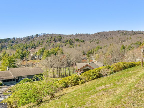 3rd image of 115 Broadmoor Ln