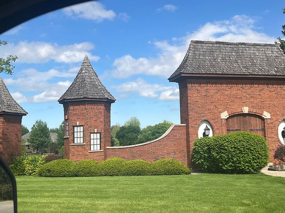 2nd image of 8145 Carriage Ln