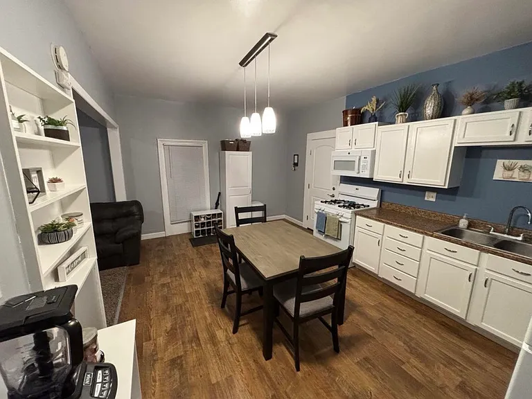 112 S Stewart Ave — Photo 4