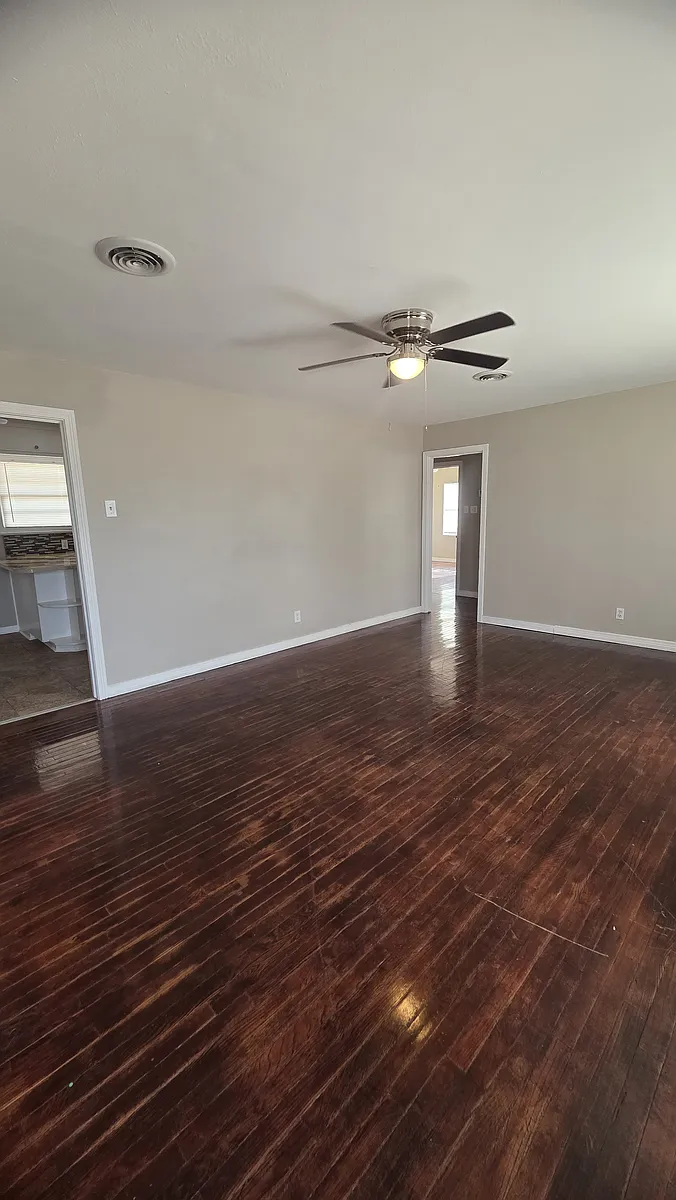 Building Photo - 2715 Redwood Dr