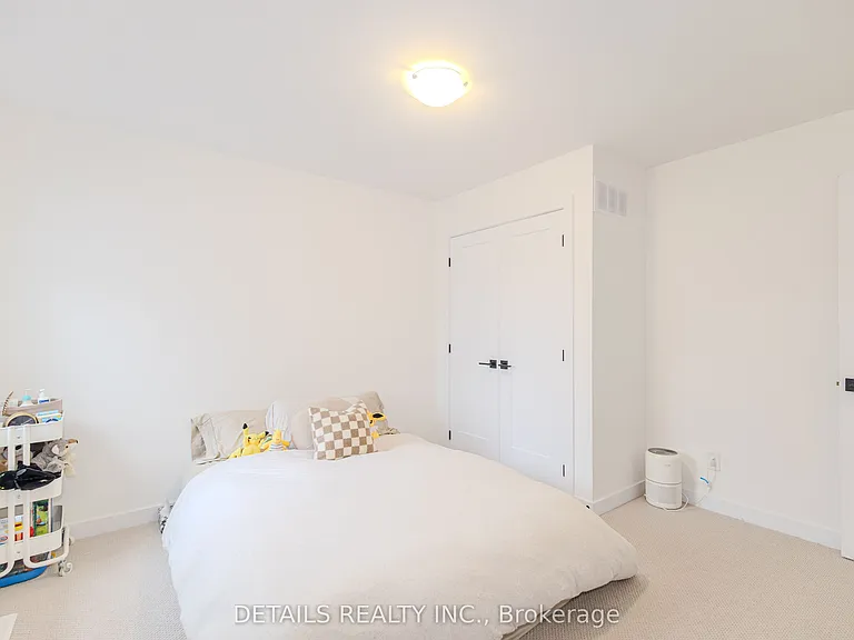 67 Viceroy Mews — Photo 27