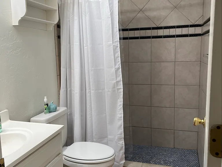1220 E Waverly St #2 — Photo 8