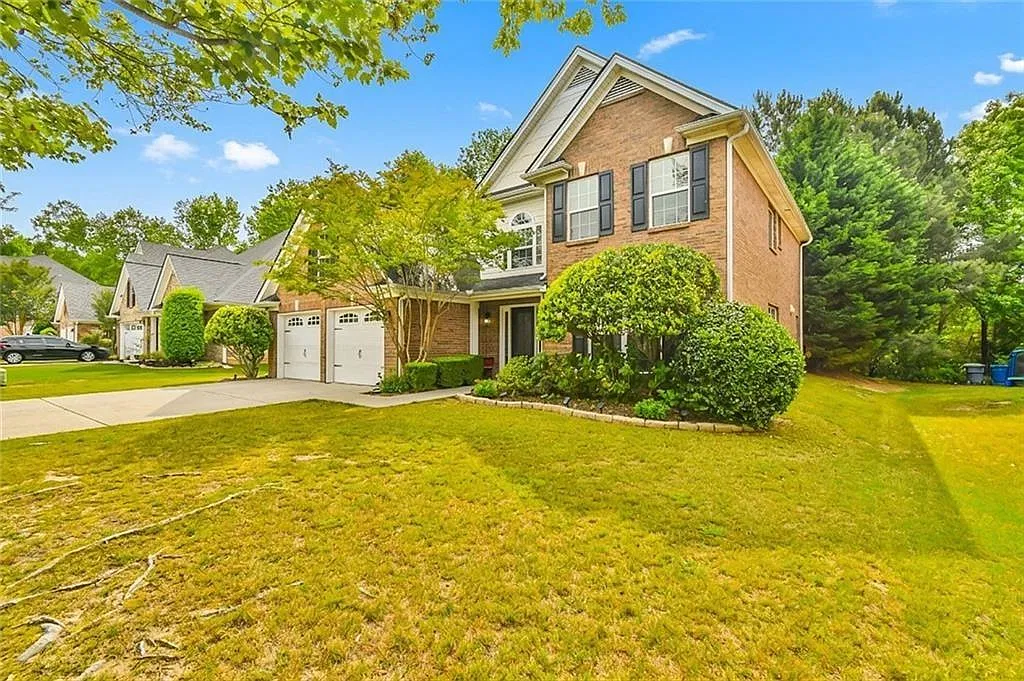 5 bed, 3.0 bath, 2832 sqft, $2,700 — Photo 2