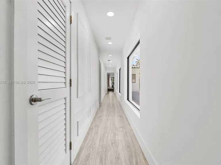 116 W 1st Ct — Photo 18