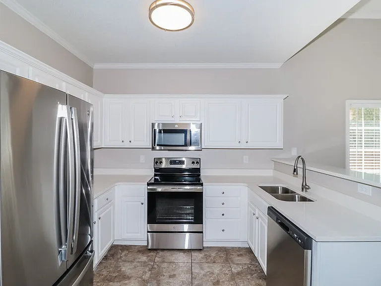 607 Ashley Glen Cir E — Photo 8