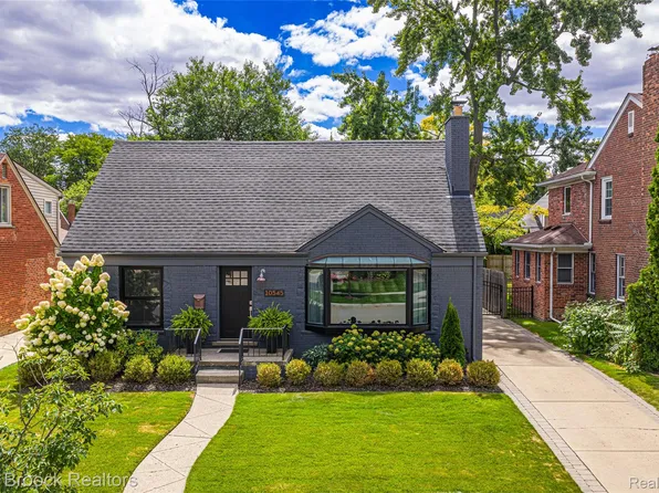 10545 Talbot Ave, Huntington Woods, MI 48070