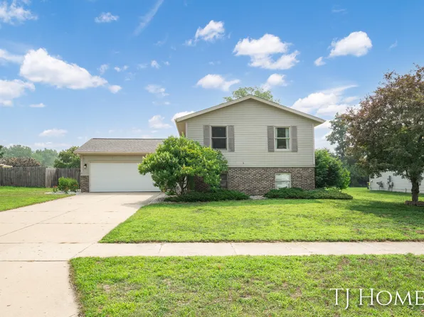 302 Maizie Ln, Sparta, MI 49345