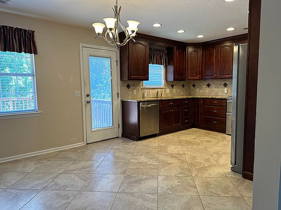 5th image of 10010 Hunter Trace Dr