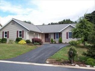 1101 Hunters Chase Ln, Lebanon, PA 17046