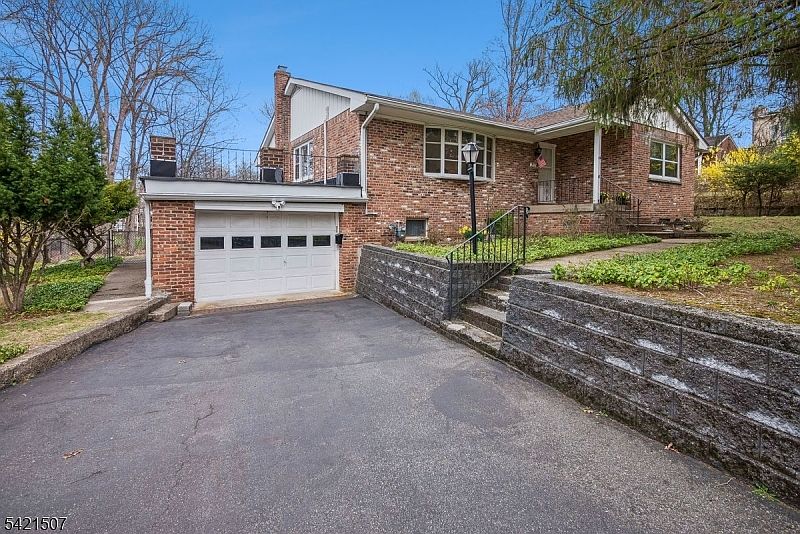 1st image of 54 Briarhill Rd