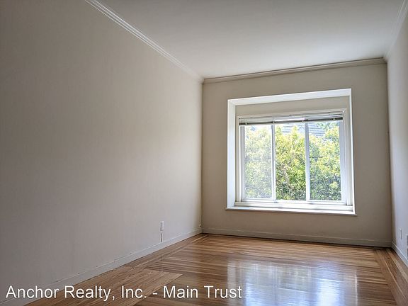 4th image of 1046 Cole St