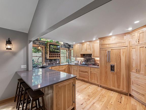 5th image of 570 Connor COURT