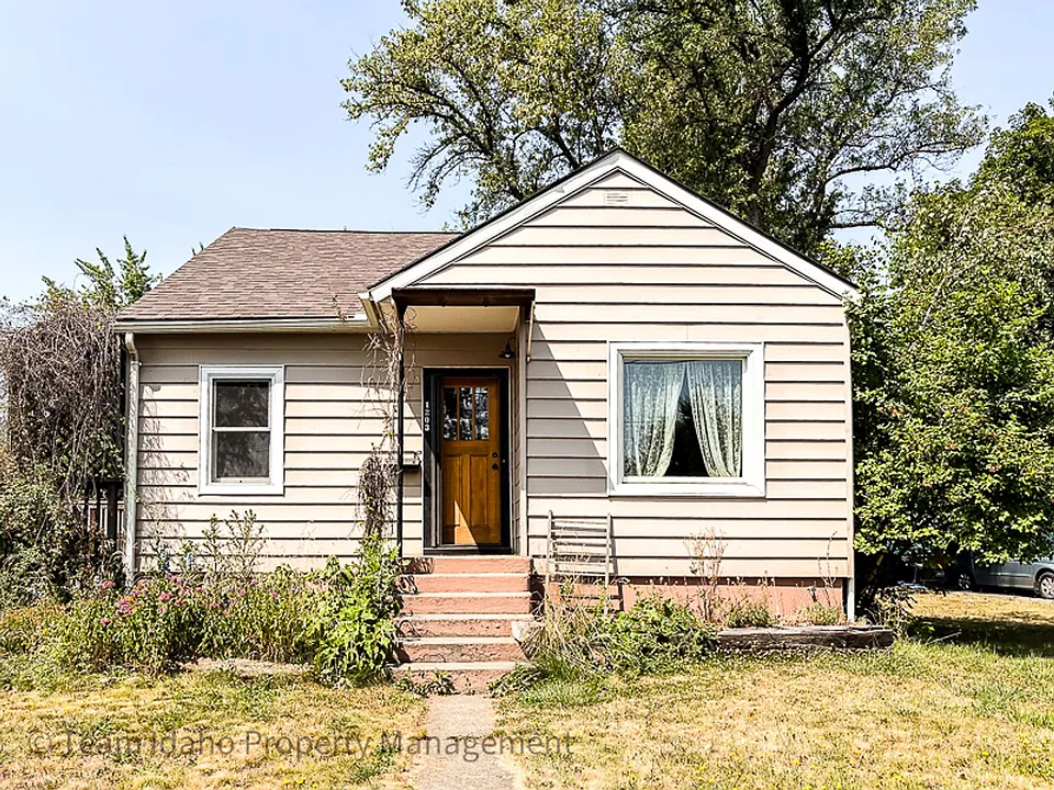 1203 Logan St