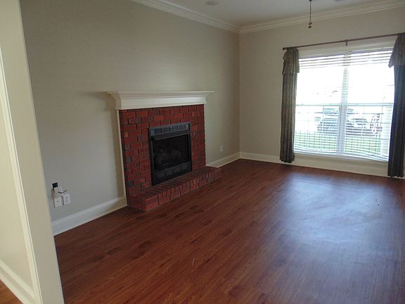 4th image of 127 Twin Gates Dr