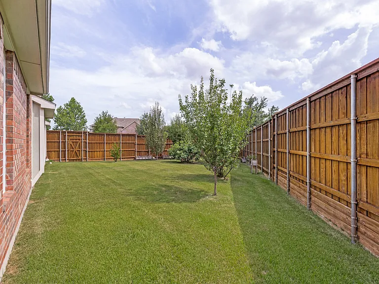 729 Driftwood Dr — Photo 24