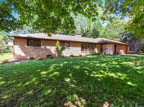 231 Sioux Ln, Green Bay, WI 54301