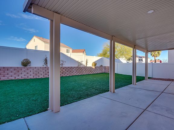 4th image of 622 Lava Beds Way