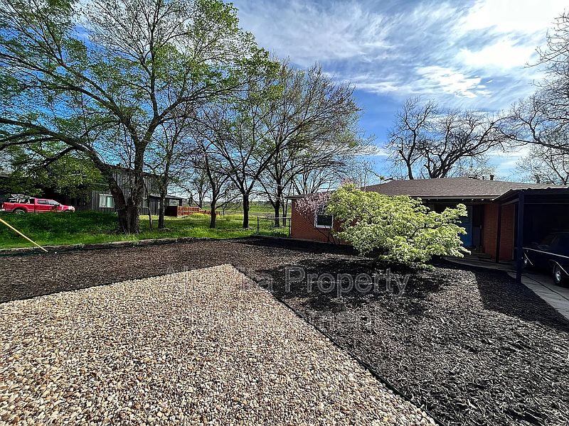 1st image of 224 McGee Dr