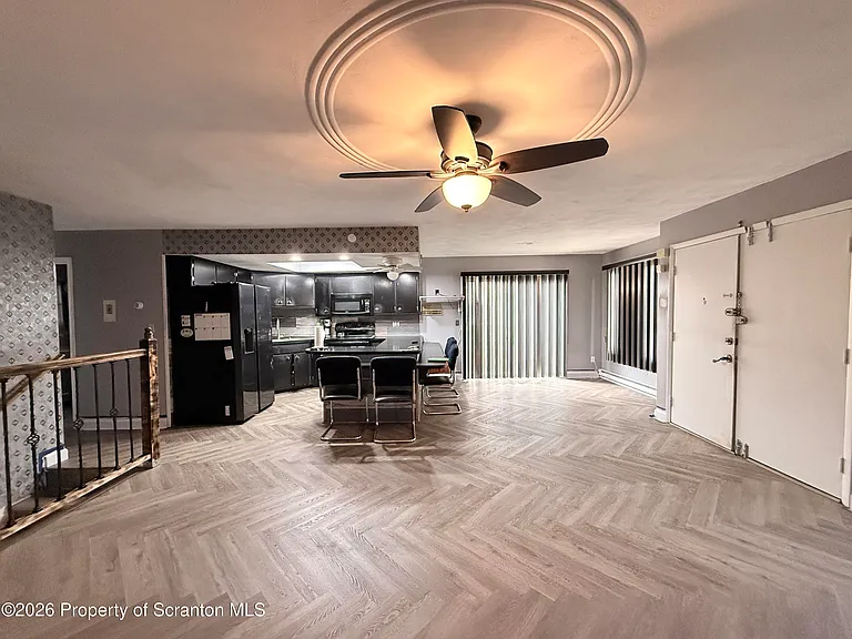 328 Crown Ave — Photo 2