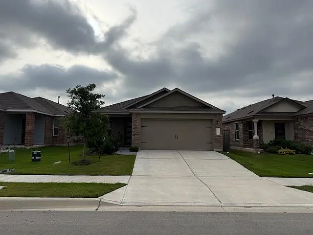 204 Longbridge Dr — Photo 2