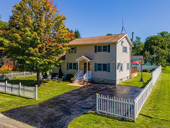 3rd image of 38 Elk Road