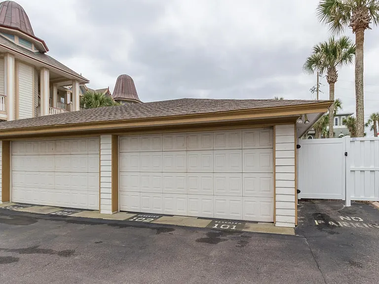 701 Beach Ave #203 — Photo 40