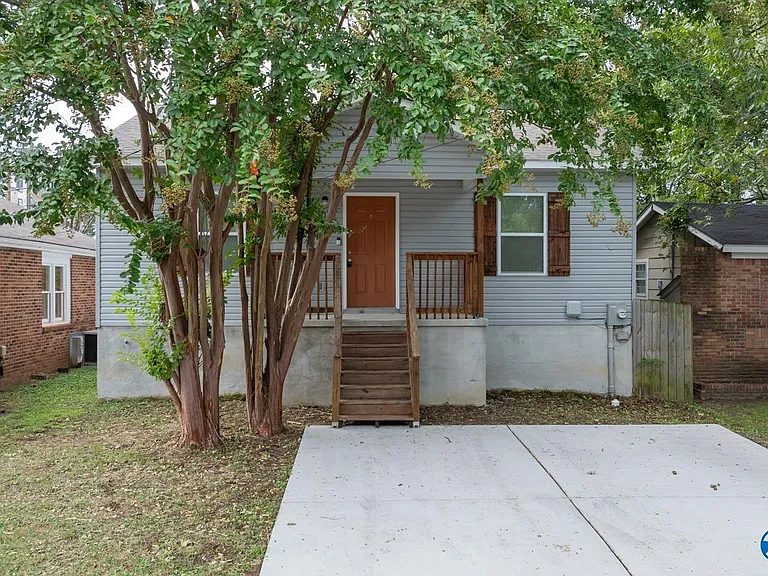 218 Ward Ave NE — Photo 3
