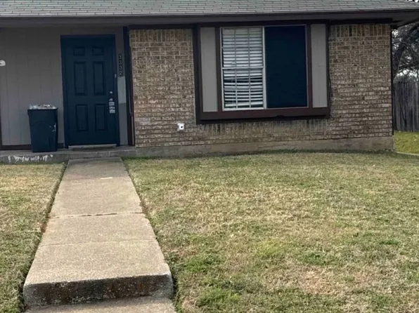 3332 Heritage Ln, Forest Hill, TX 76140