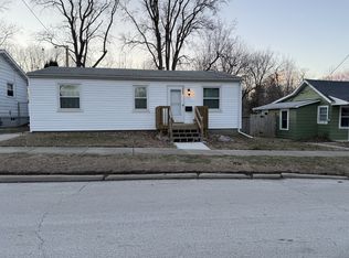 1115 S Clayton St, Bloomington, IL