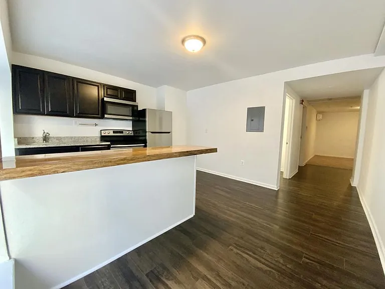 11 E Saratoga St — Photo 5